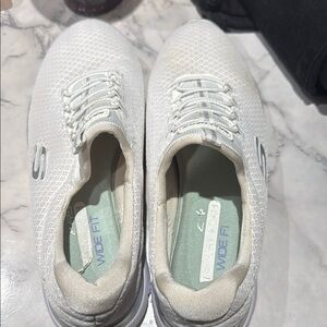 Skechers White Sneakers with Chunky Midsole